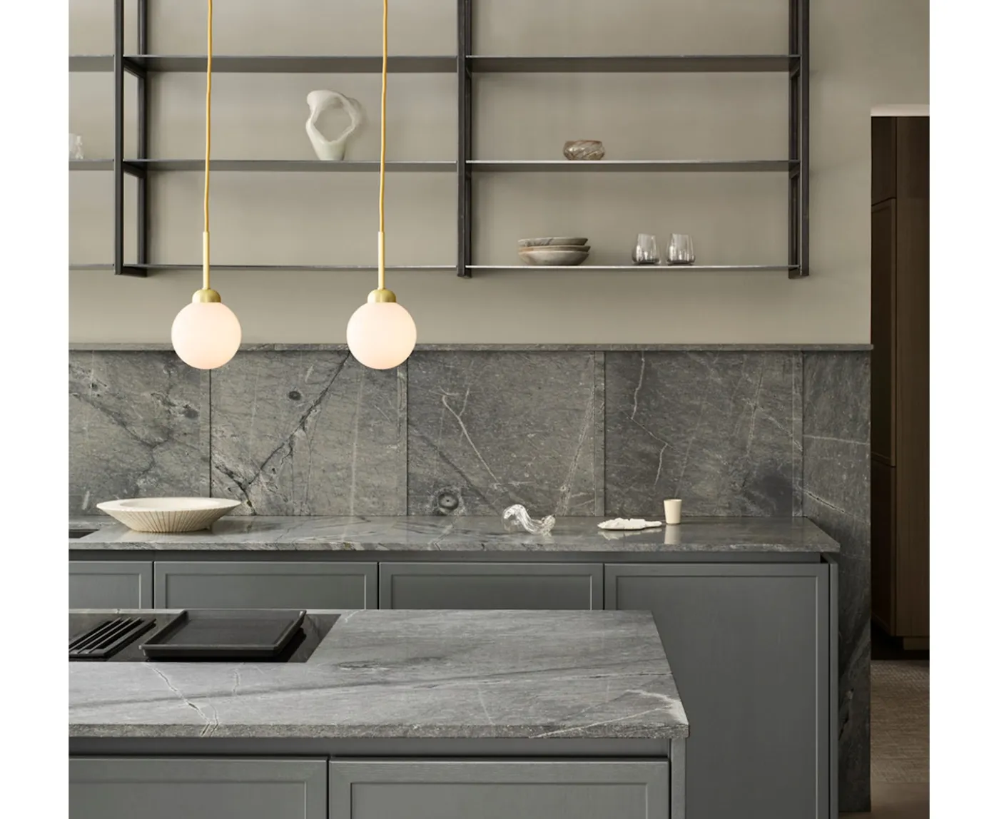 Nuura Apiales 1 Taklampa Brushed Brass/Opal