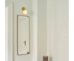 Nuura Apiales Vägglampa Brushed Brass/Opal