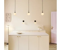 Nuura Apiales Vägglampa Satin Black/Opal