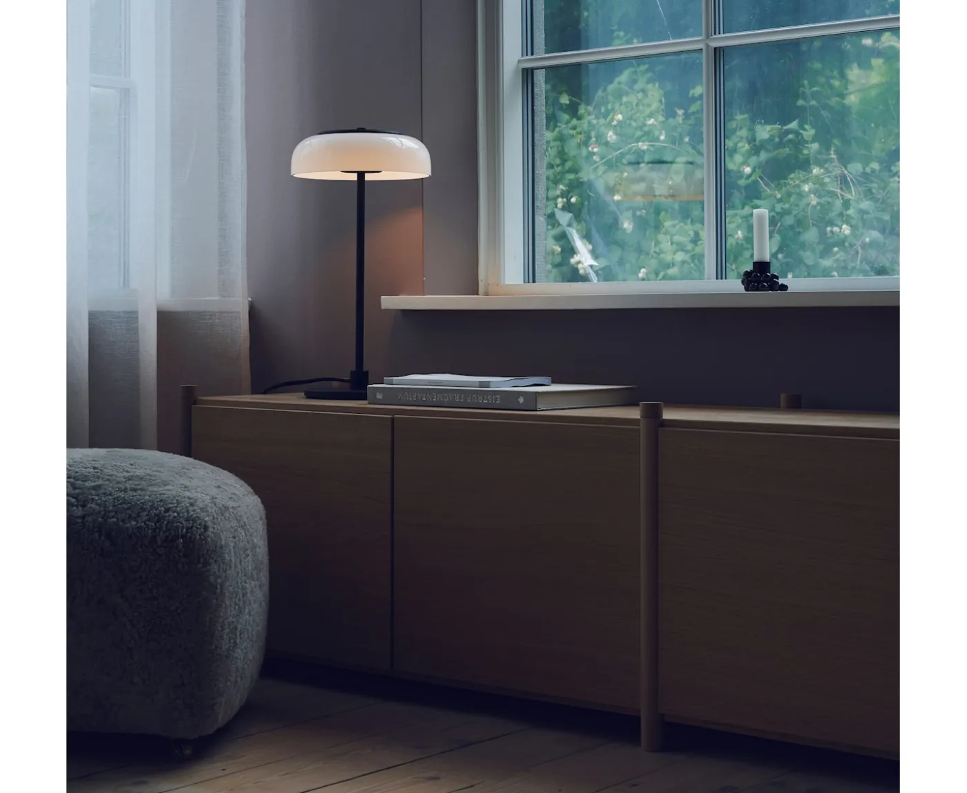 Nuura Blossi Bordslampa Black/Opal Small