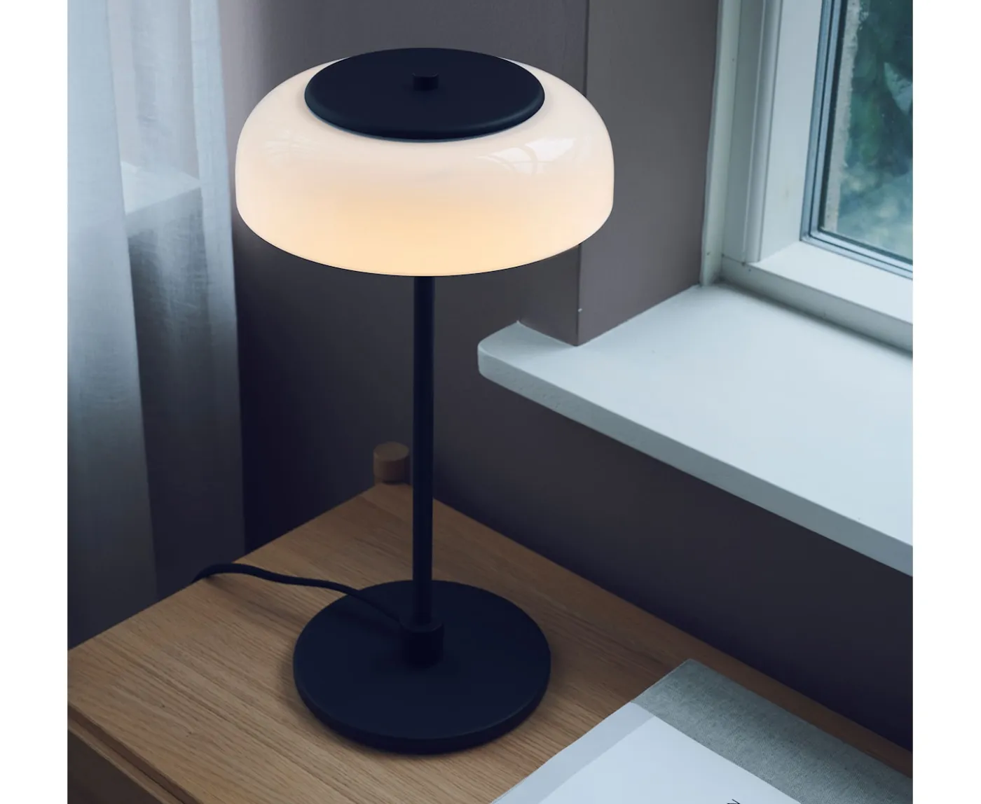 Nuura Blossi Bordslampa Black/Opal Small