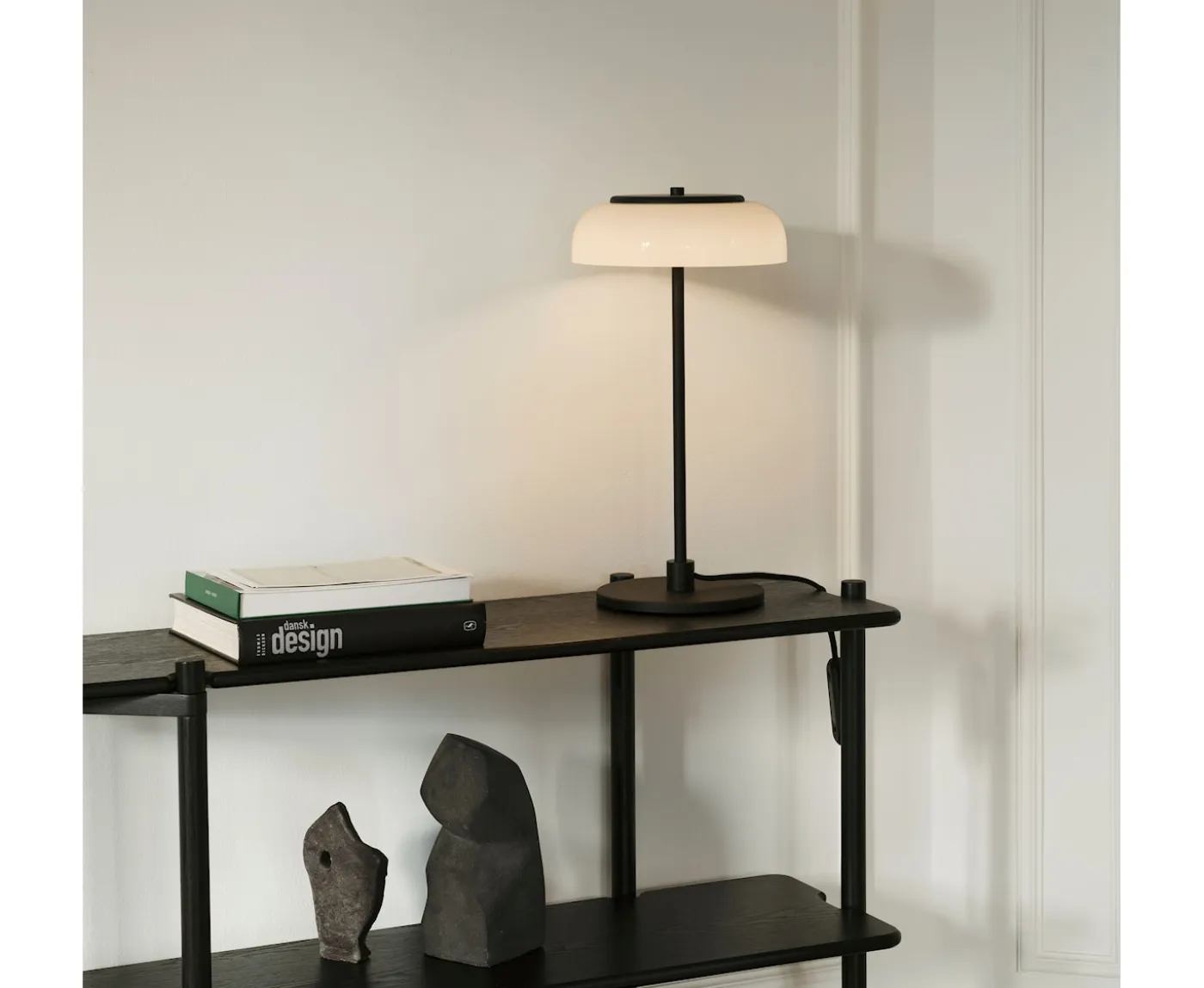 Nuura Blossi Bordslampa Black/Opal Small