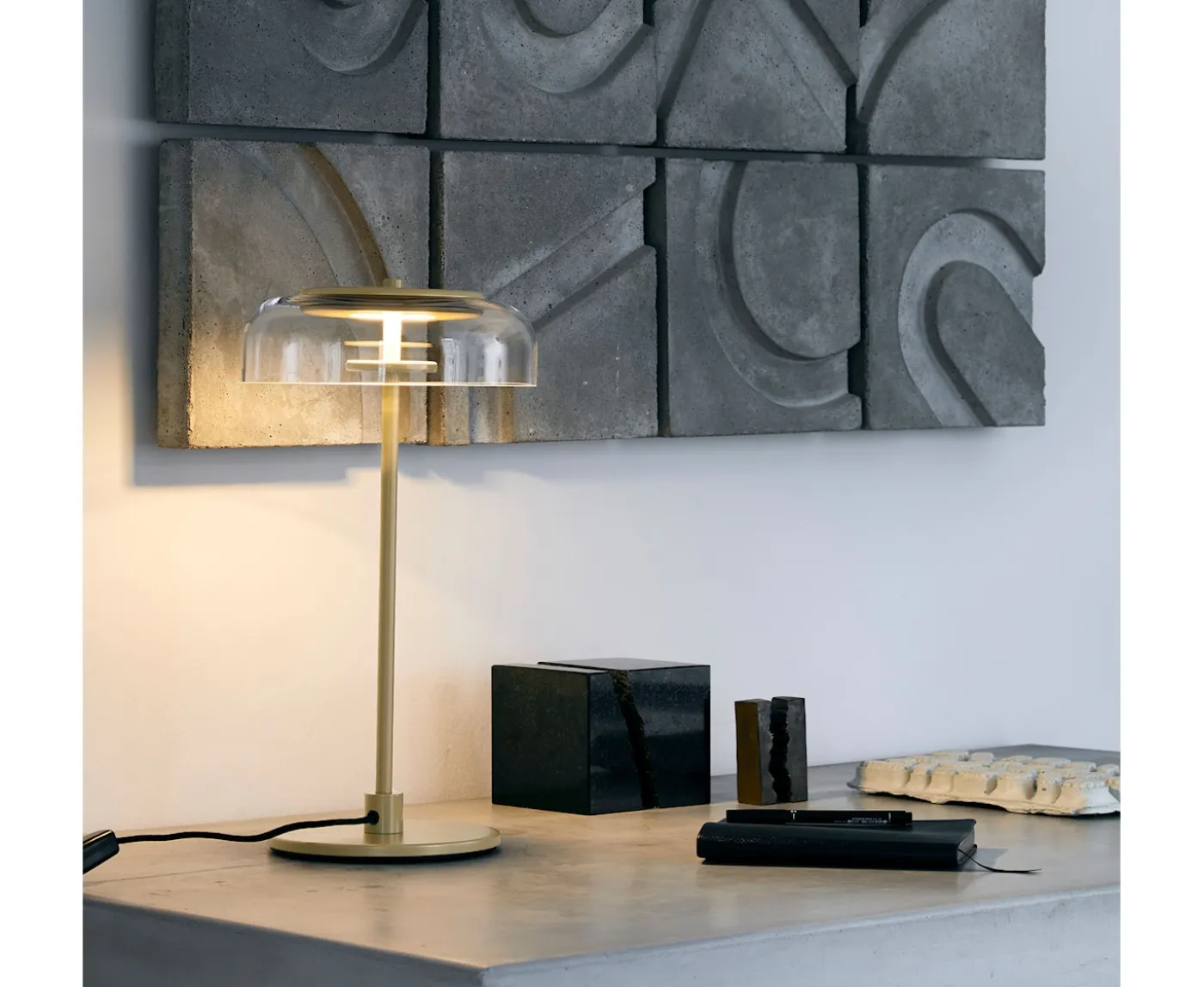 Nuura Blossi Bordslampa Nordic Gold/Clear Small