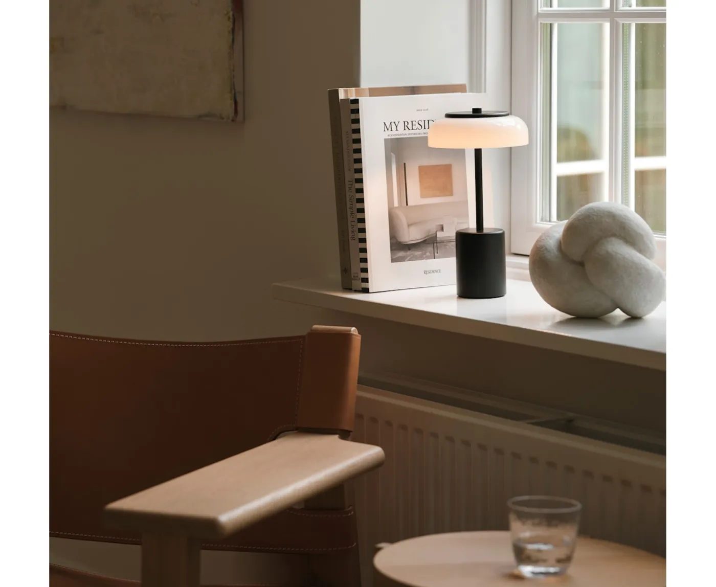 Nuura Blossi Mini Portabel Bordslampa Black/Opal