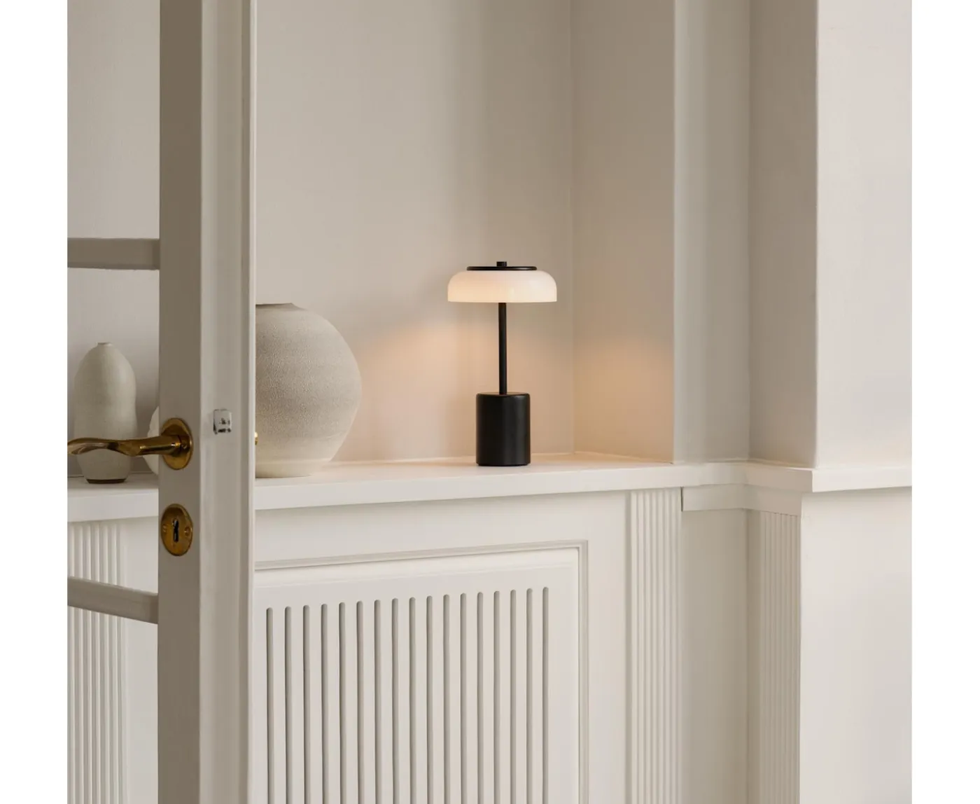 Nuura Blossi Mini Portabel Bordslampa Black/Opal