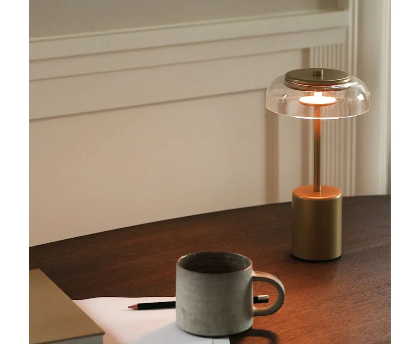 Nuura Blossi Mini Portabel Bordslampa Nordic Gold/Clear