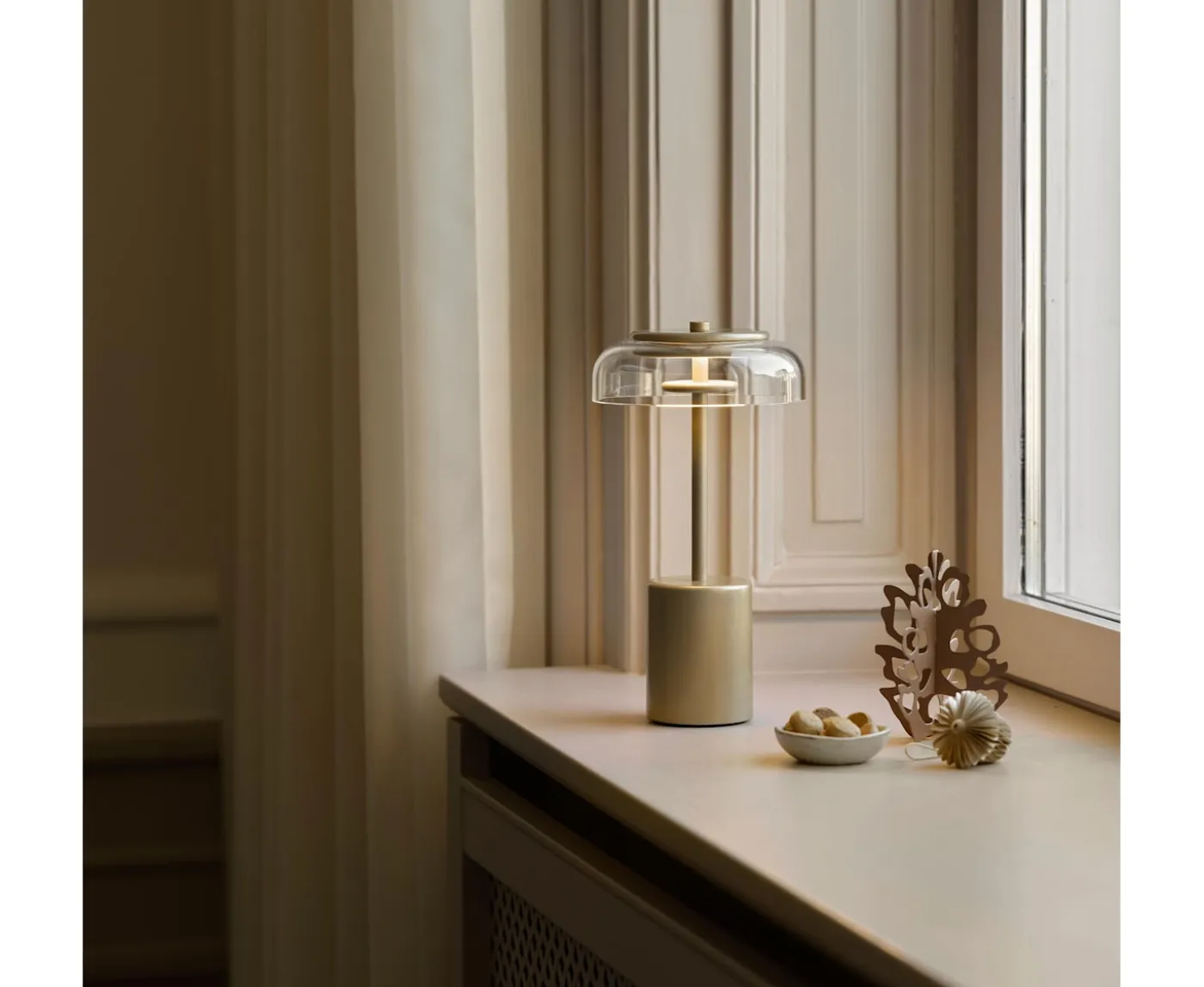 Nuura Blossi Mini Portabel Bordslampa Nordic Gold/Clear