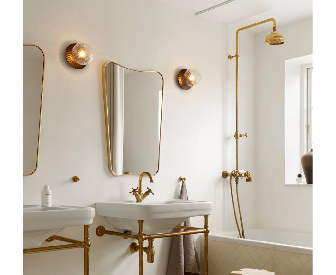 Nuura Liila 1 Vägg-/taklampa Dark Bronze/Optic Clear Medium