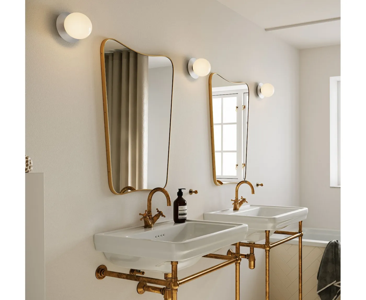 Nuura Liila 1 Vägg-/taklampa Light Silver/Opal Small