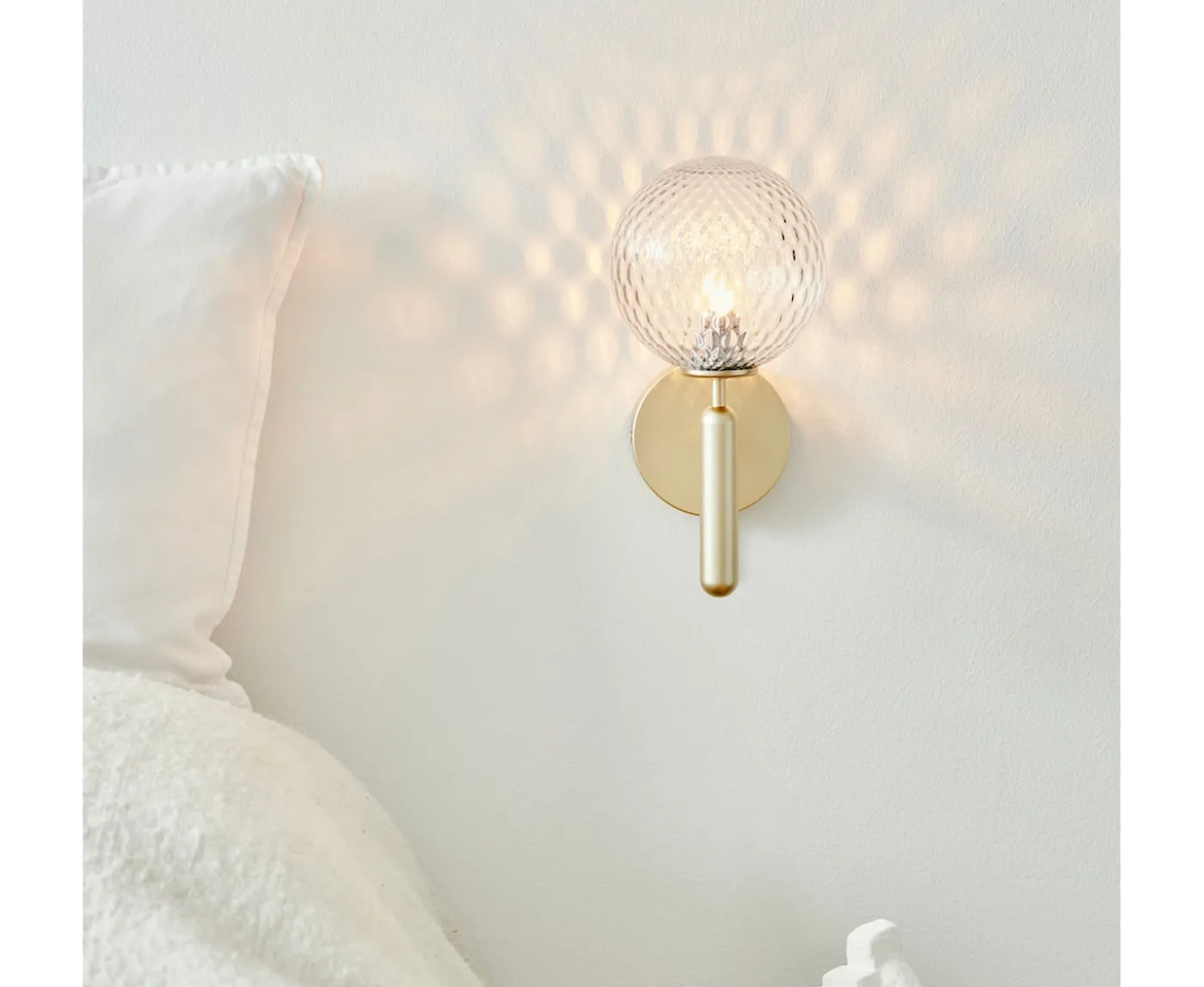 Nuura Miira Vägglampa Brass/Optic Clear