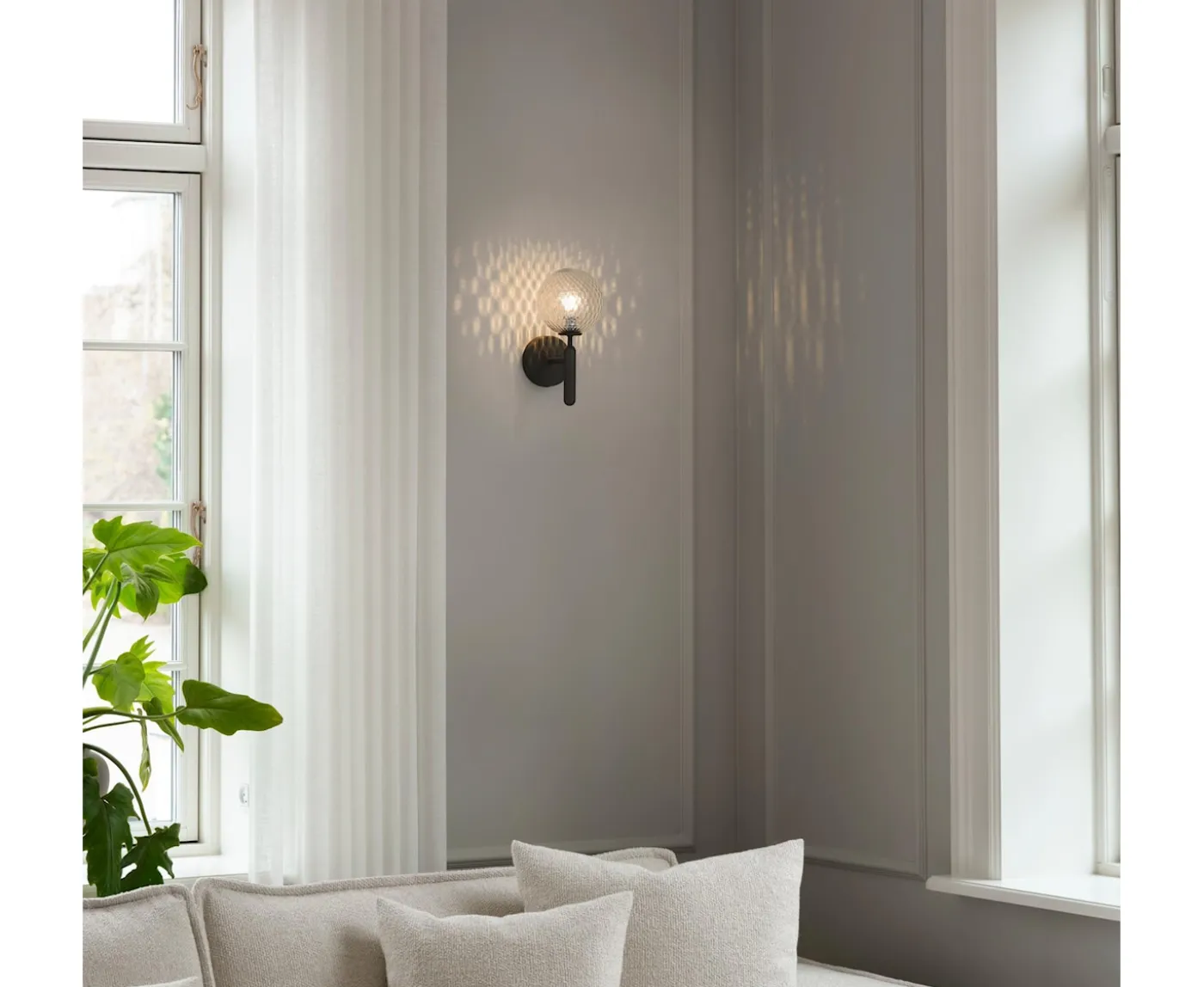 Nuura Miira Vägglampa Rock Grey/Optic Clear