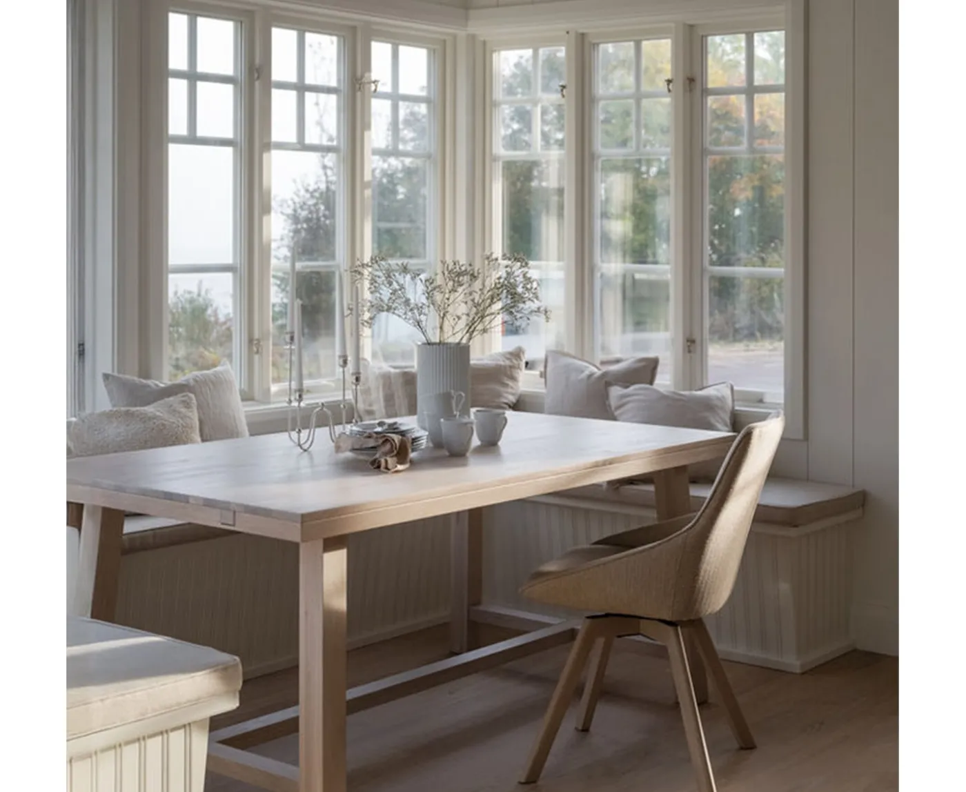 Rowico Home Alison Matstol Ljusbeige/Vitpigmenterad