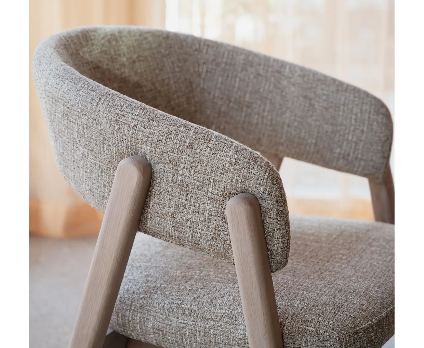 Rowico Home Barnaby Karmstol Mörkbeige/Vitpigmenterad