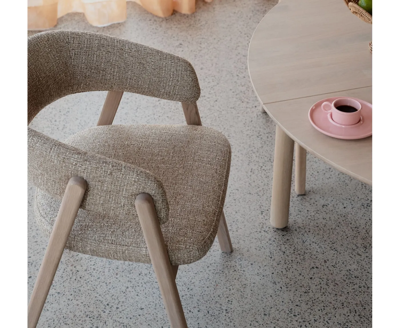 Rowico Home Barnaby Karmstol Mörkbeige/Vitpigmenterad