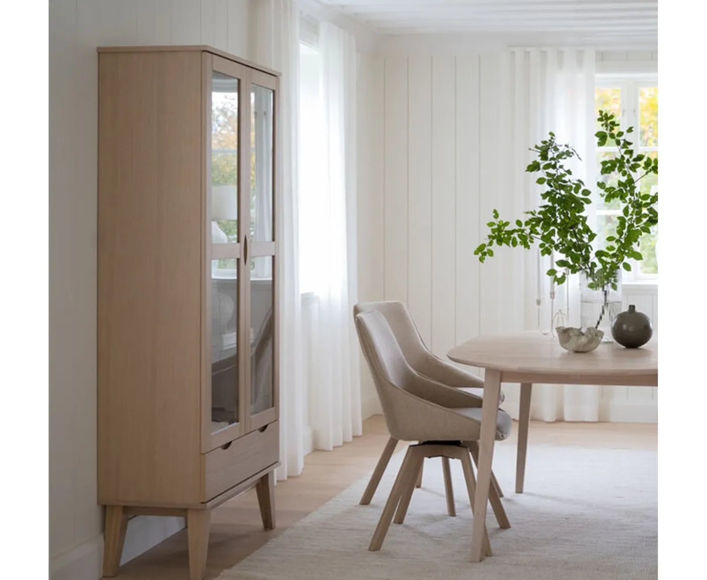 Rowico Home Filippa Vitrinskåp Vitpigmenterad 185cm