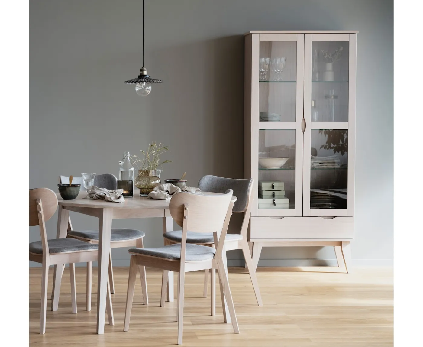Rowico Home Filippa Vitrinskåp Vitpigmenterad 185cm