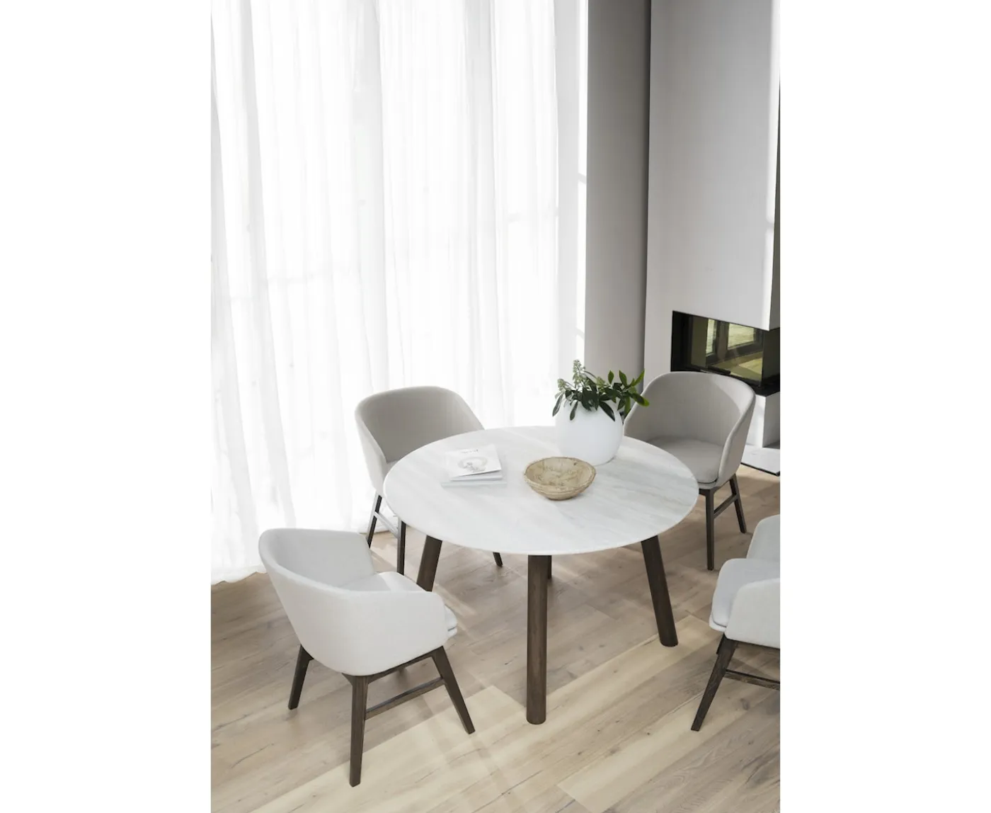 Rowico Home Taransay Matbord Beige Travertin/Brun Ek Ø125