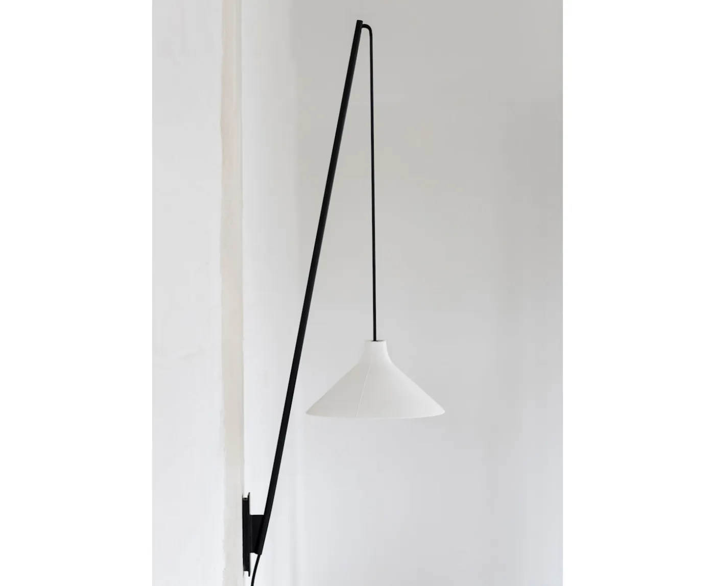 Serax Seam Vägglampa White Medium