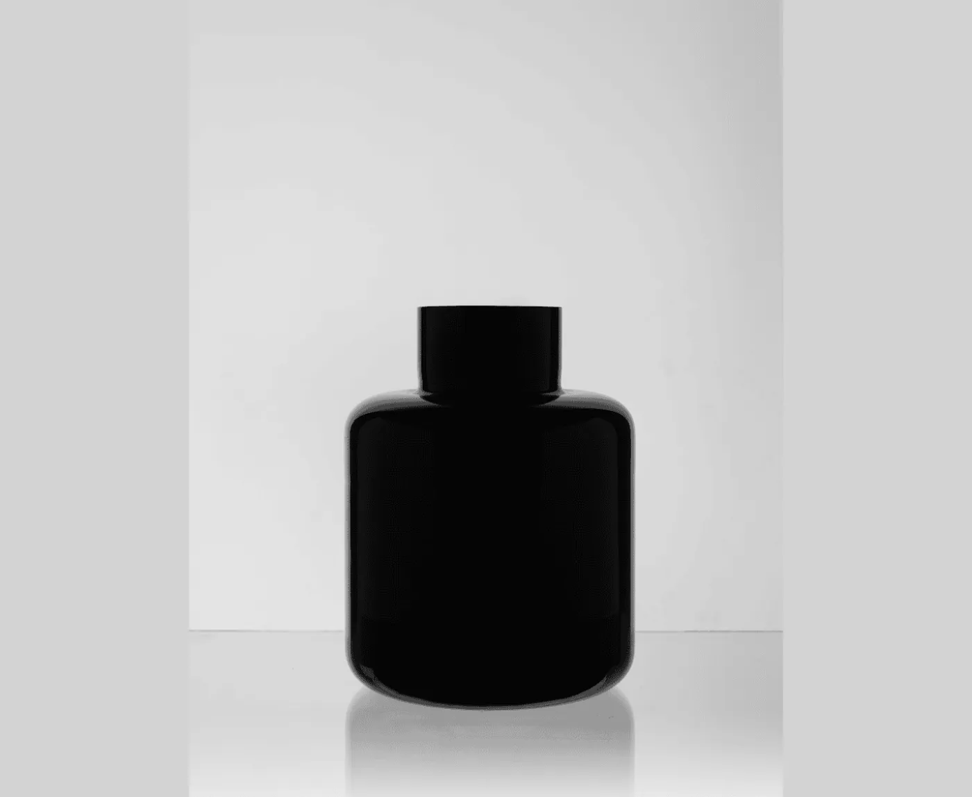 Skruf Ponny Vas Svart 16cm