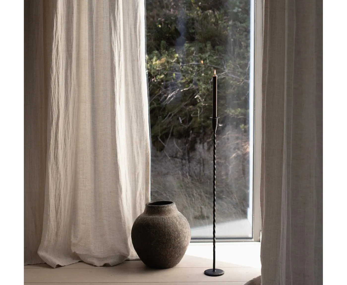 Tell me more Twist Golvljusstake Black 80cm