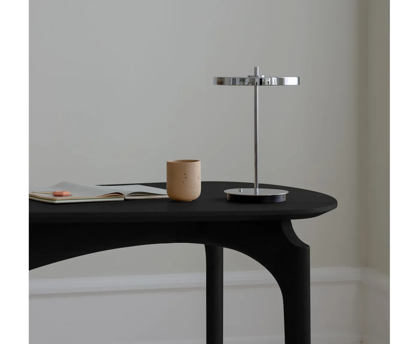 Umage Asteria Move Monochrome Portabel Bordslampa Steel