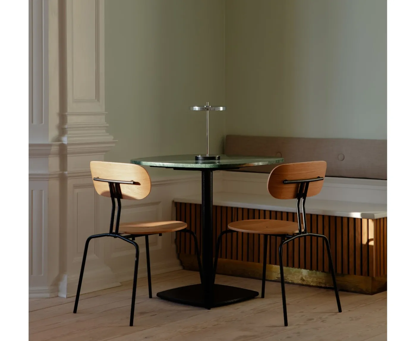 Umage Asteria Move Monochrome Portabel Bordslampa Steel