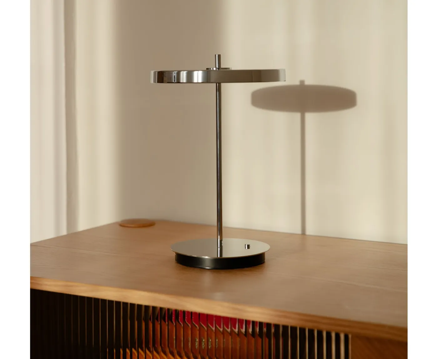 Umage Asteria Move Monochrome Portabel Bordslampa Steel