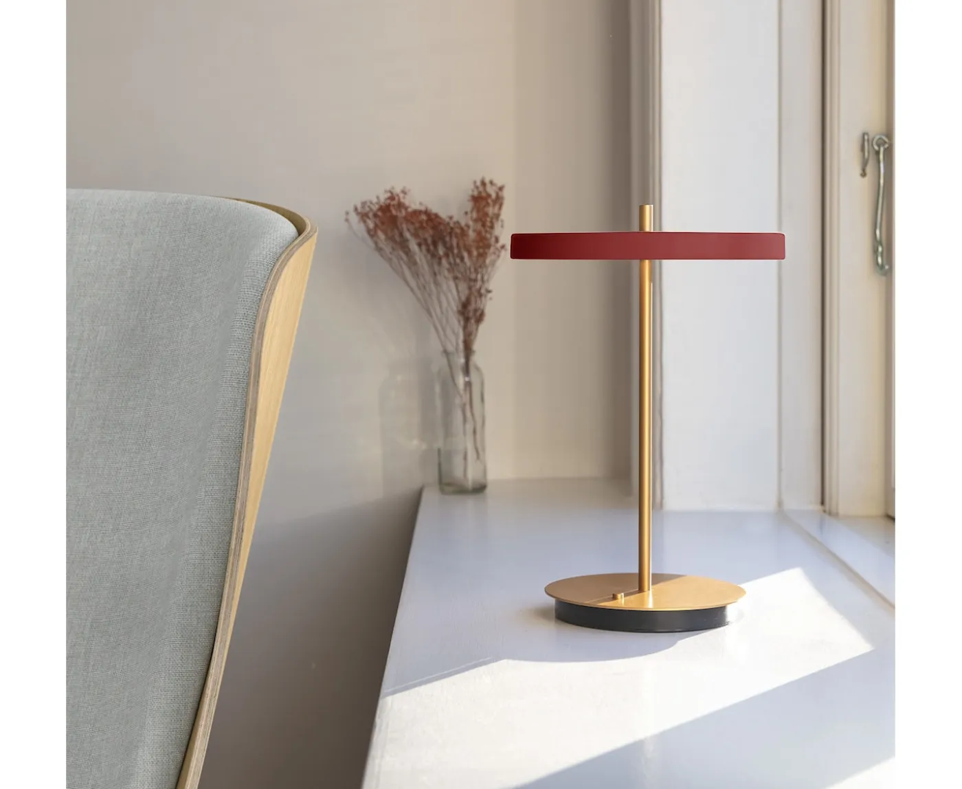 Umage Asteria Move Portabel Bordslampa Ruby Red
