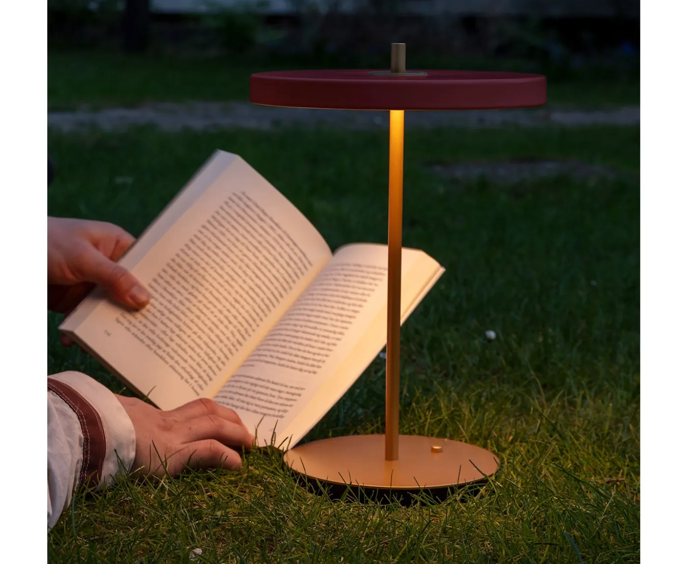 Umage Asteria Move Portabel Bordslampa Ruby Red