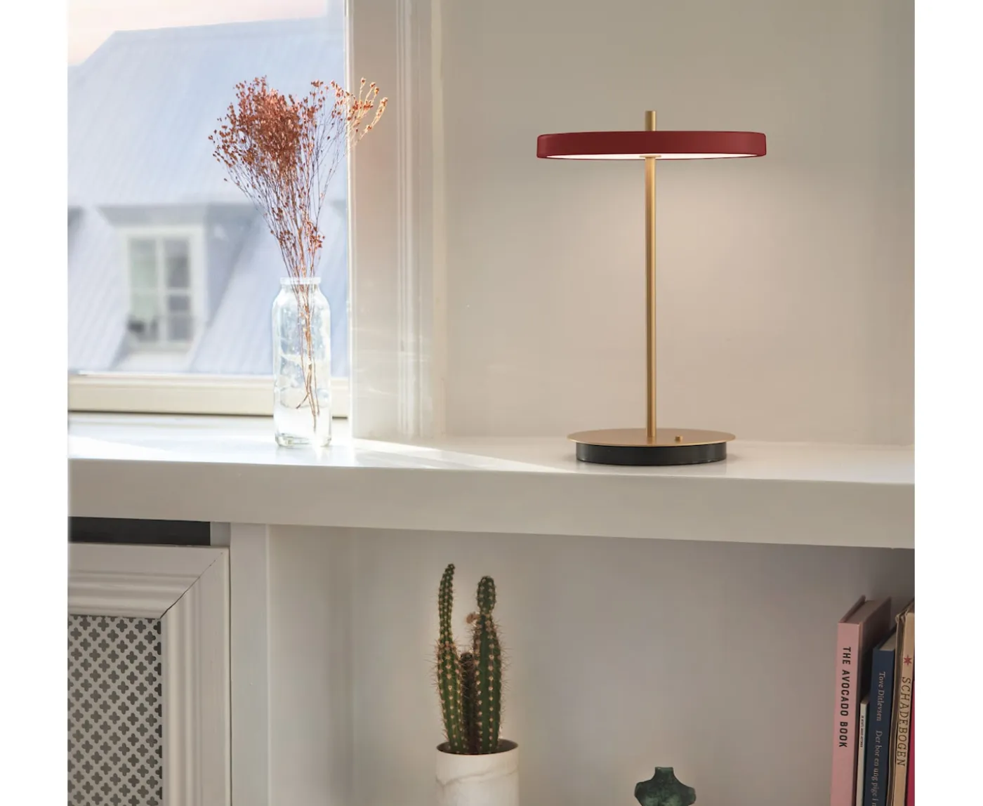 Umage Asteria Move Portabel Bordslampa Ruby Red