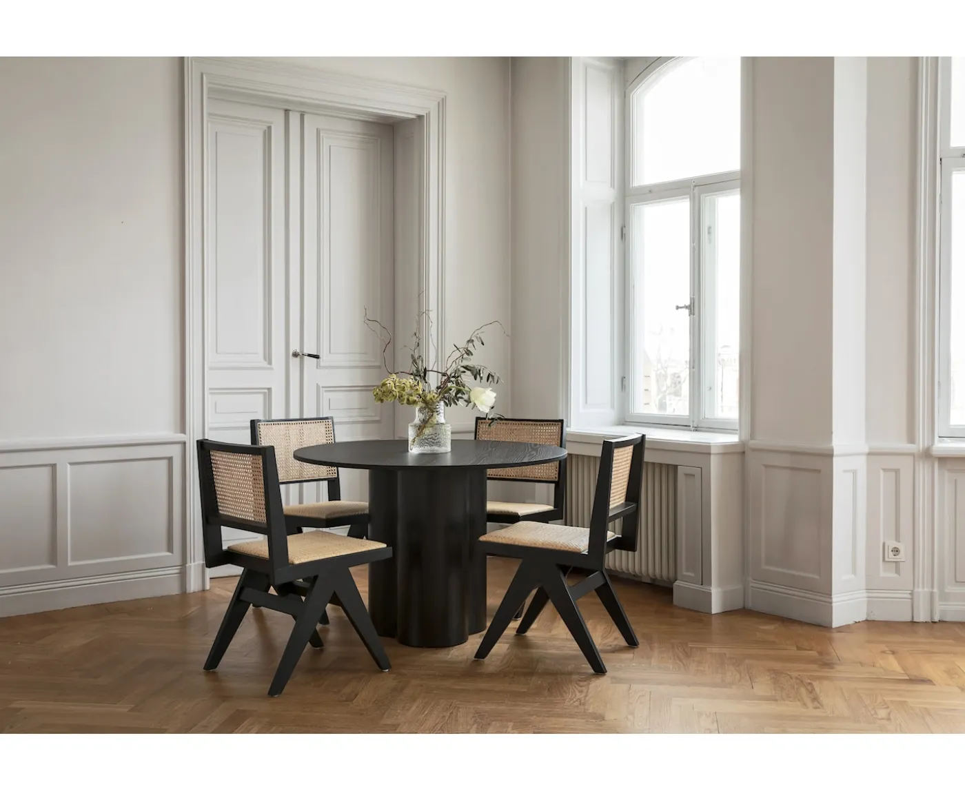 Venture Home Olivia Matbord Svart 110x110