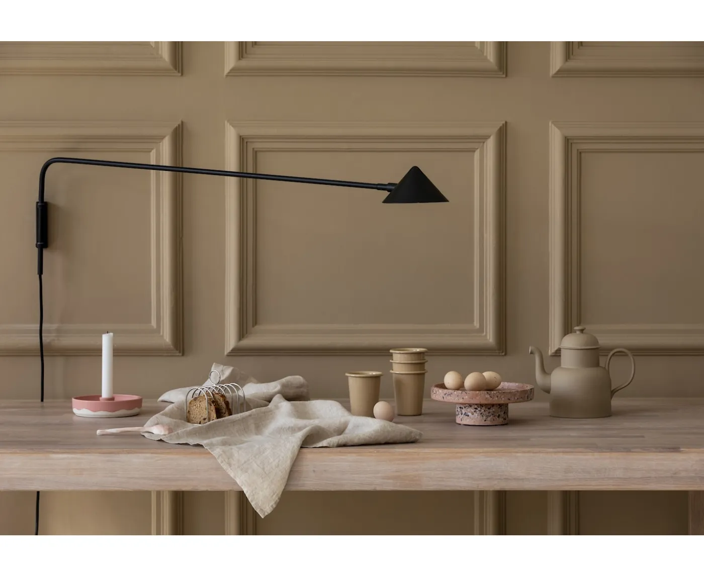 Watt & Veke Kelly Long Vägglampa Svart
