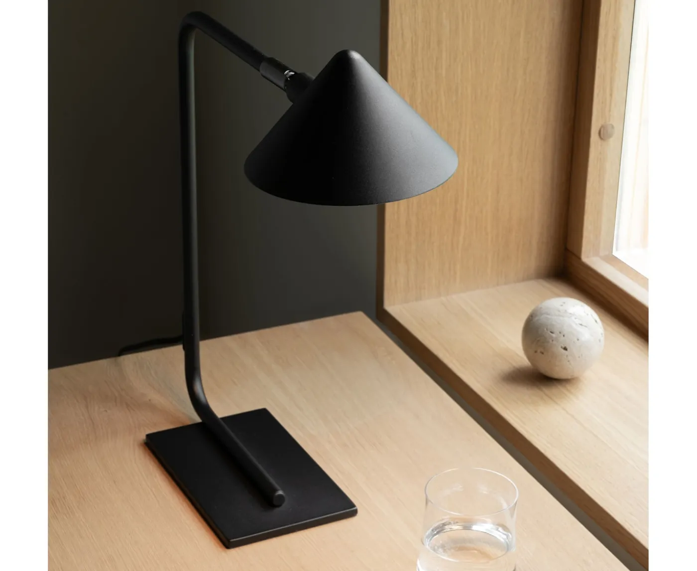 Watt & Veke Kuro Bordslampa Black 40cm