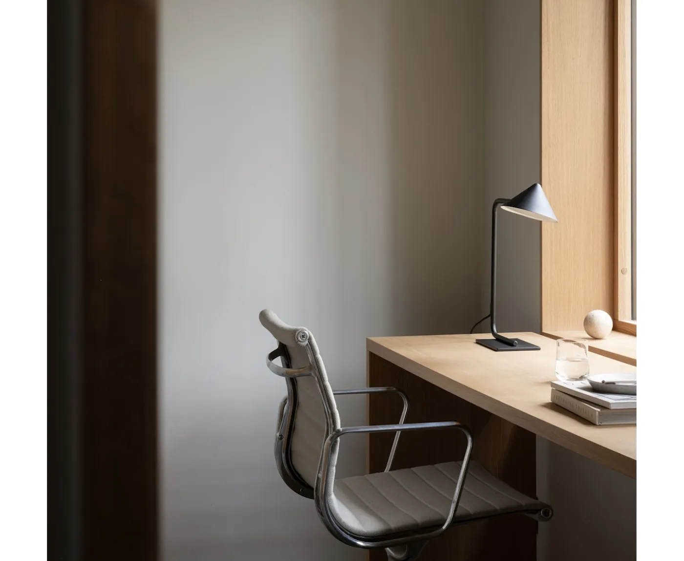 Watt & Veke Kuro Bordslampa Black 40cm