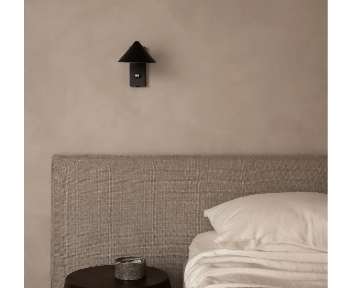 Watt & Veke Kuro Vägglampa Black 16cm