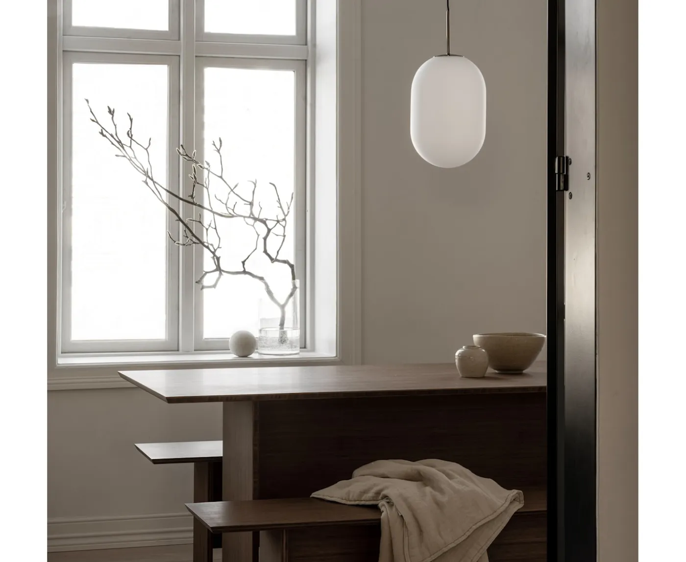 Watt & Veke Noor Taklampa Opal/Black Large