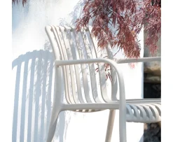 Wikholm Form Ravello Karmstol Beige