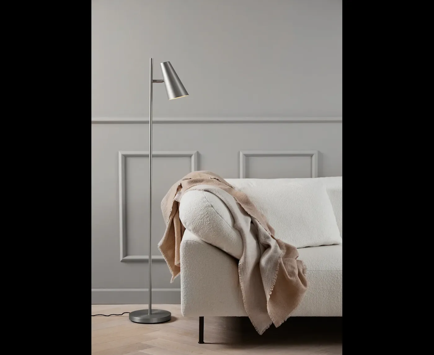 Woud Cono Golvlampa Satin 141cm